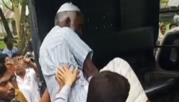 কুড়িগ্রামের উলিপুরে নানা নাটকীয়তার পর ১’শ ৪টি ভিজিএফ স্লিপসহ আটক ব্যক্তিকে গভীর রাতে ছেড়ে দিলো এ্যাসিল্যান্ড