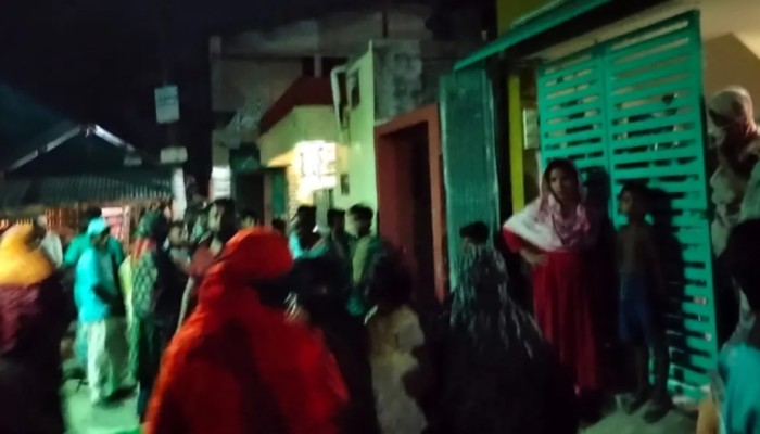 খুলনায় একই ঘরের ট্রাংক-খাট-ওয়ারড্রব থেকে নানি ও দুই না‌তির মরদেহ উদ্ধার