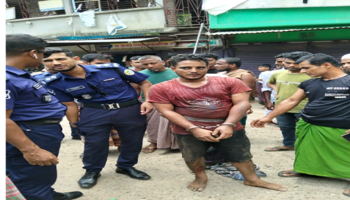 রাজাপুরে চাঁদা দাবির অভিযোগে যুবক আটক, থানায় সোপর্দ