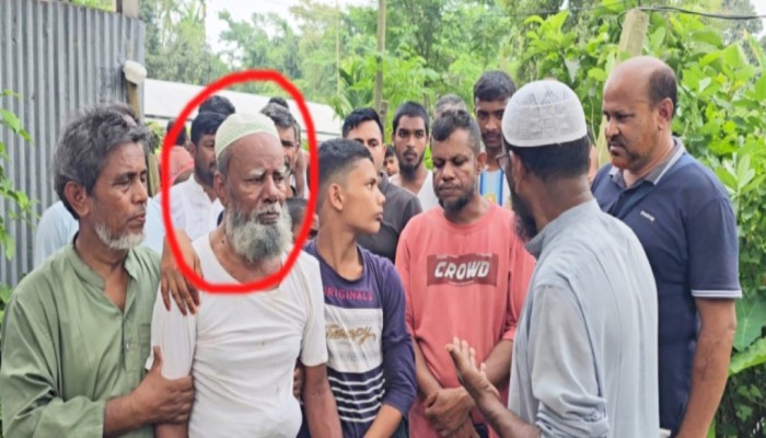 কুড়িগ্রামে ৩ বছর ঘরবন্দি বৃদ্ধ বাবা, স্ত্রীর জানাজা আদায় করতে পারেন নি বৃদ্ধ বাবা