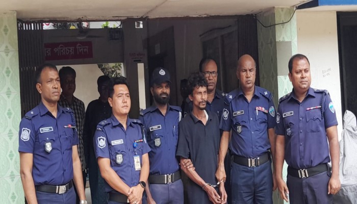 বোয়ালখালীতে যাত্রী বেশে রিকশা চালকের ওপর হামলাকারী গ্রেপ্তার, ধামা উদ্ধার