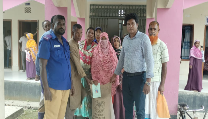 ‎বিরামপুর উপজেলায় ৩নং খানপুর ইউনিয়নে ভিডাব্লিউবি কর্মসূচির চাল বিতরণ উদ্বোধন