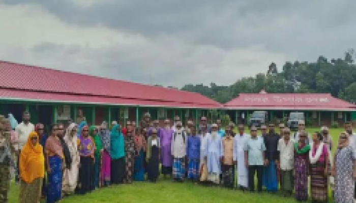সেনাবাহিনীর কল্যাণে দৃষ্টি ফিরে পেয়ে আবেগাপ্লুত উপকারভোগীরা