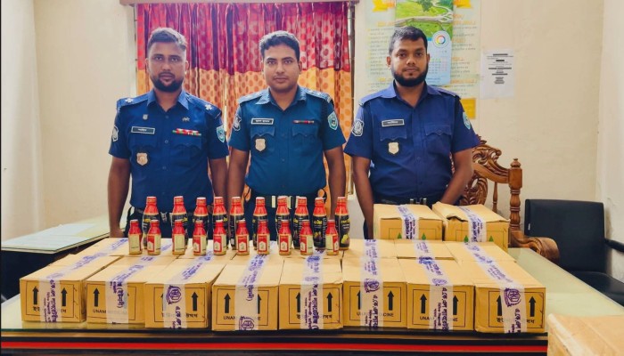 হিলিতে বিপুল পরিমাণ নিষিদ্ধ সিরাপ উদ্ধার, দুইজনের বিরুদ্ধে মামলা