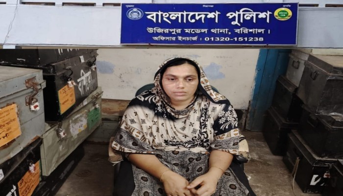 উজিরপুরে তিন কেজি গাঁজা ও দেশীয় অস্ত্রসহ নারী গ্রেপ্তার