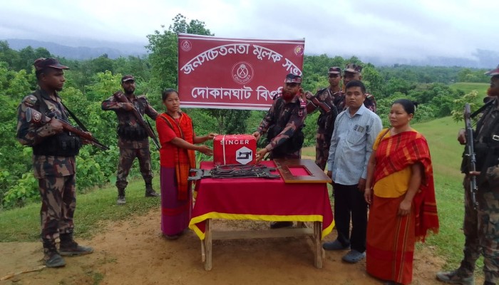 সীমান্তে জীবনমান উন্নয়নে বিজিবি: সোলার, সেলাই মেশিন ও আর্থিক সহায়তা বিতরণ