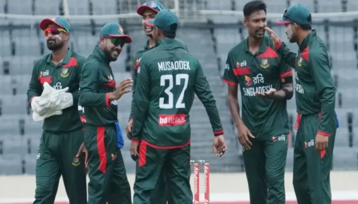 অস্ট্রেলিয়ার বিপক্ষে সিরিজ জয়ে ২ কোটি বোনাস পাচ্ছেন মিরাজরা