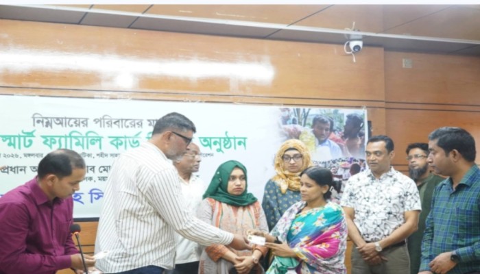 মসিকের নিম্ন আয়ের পরিবারের মাঝে টিসিবি স্মার্ট ফ্যামিলি কার্ড বিতরণ কার্যক্রম অনুষ্ঠিত