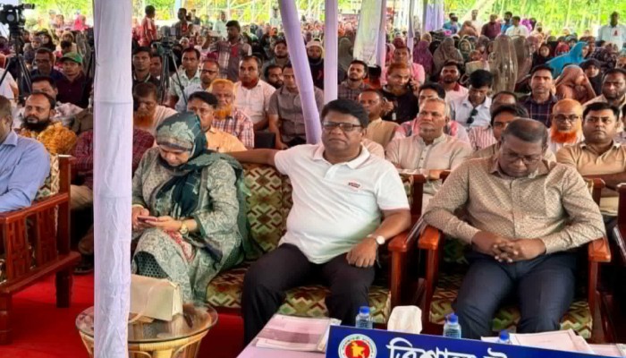 ত্রিশালে ৬৫৯ পরিবার পেল ‘ফ্যামিলি কার্ড’, বিতরণ  এনামুল হক,