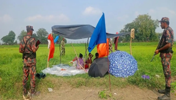 ৪ দিন ধরে কুড়িগ্রাম সীমান্তের শুন্যরেখায় সুমি-বেলাল দম্পতি; শিশু সন্তানদের জীবন বাঁচানোর আকুতি