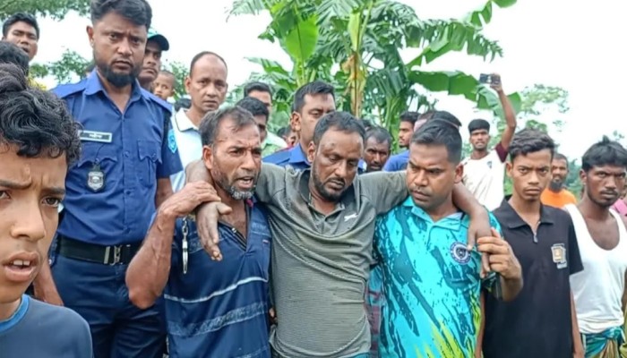 কুড়িগ্রামের রৌমারীতে প্রবাসীর গৃহবধূকে ধর্ষণ চেষ্টা, অস্ত্রসহ যুবলীগ নেতা আটক