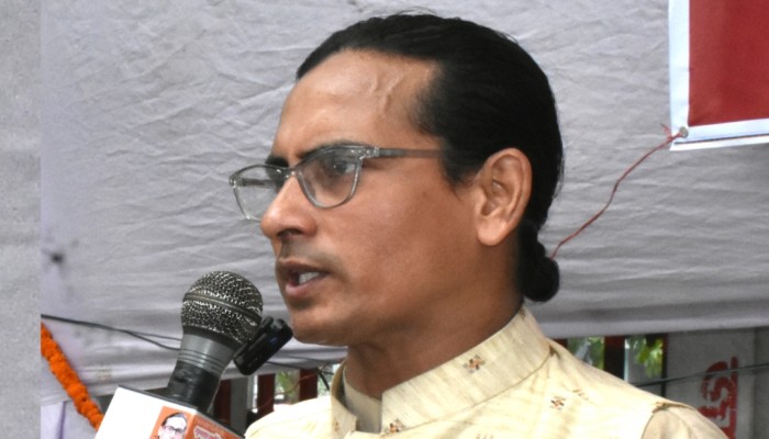 নিজেদের পায়ে কুড়াল মারলো সরকার : মোমিন মেহেদী