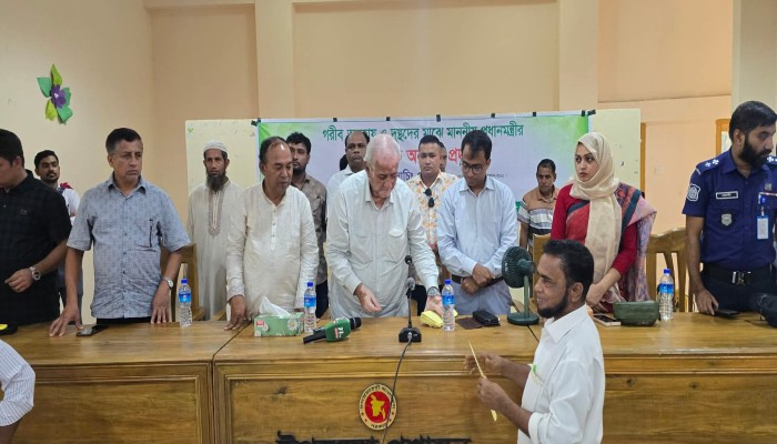 নাইক্ষ্যংছড়িতে সরকারী দপ্তরের কর্মকর্তাদের  মতবিনিময়, বৃক্ষরোপণ ও আর্থিক অনুদান প্রদান করেন সাংসদ সাচিংপ্রু জেরি