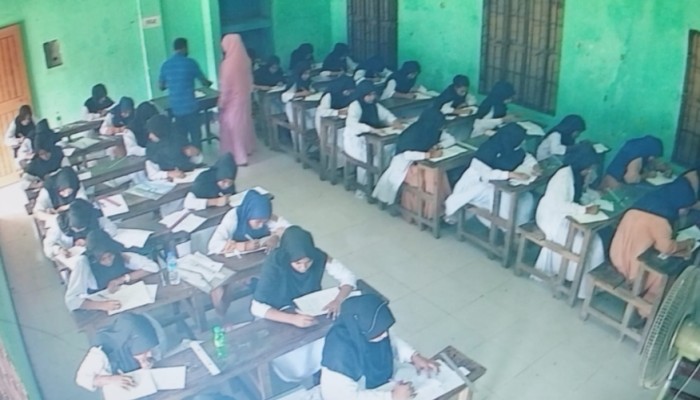 হিজলায় এইচএসসি ও সমমান পরীক্ষা শুরু: প্রথম দিনে অনুপস্থিত ১৯ পরীক্ষার্থী