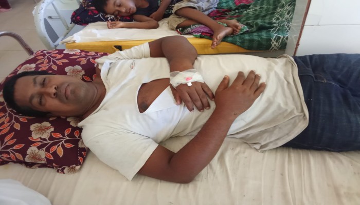 বরিশালে সাংবাদিকের ওপর বালু খেকোদের হামলা