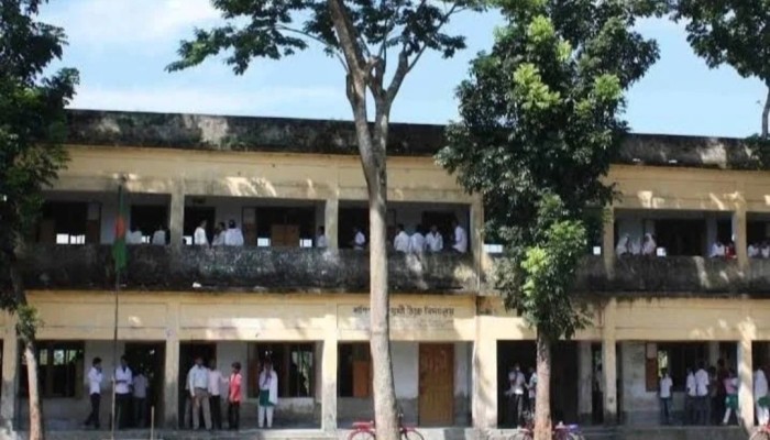 বাল্যবিবাহ করায় শিক্ষার্থী দম্পতিকে পরীক্ষায় অংশ নিতে দিলেন না প্রধান শিক্ষক