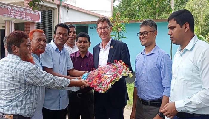 ফুলবাড়ী সফরে নরওয়ের রাষ্ট্রদূত, স্কুল পরিদর্শন ও আদিবাসীদের সঙ্গে মতবিনিময়