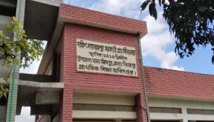 বিরামপুরে প্রাথমিক শিক্ষার্থীদের মাঝে মেয়াদোত্তীর্ণ পাউরুটি বিতরণের অভিযোগ