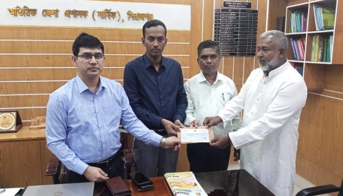সিরাজগঞ্জে সরকারি যাকাত ফান্ডে হাজী মো. আব্দুস সাত্তারের ১০ লাখ টাকার অনুদান