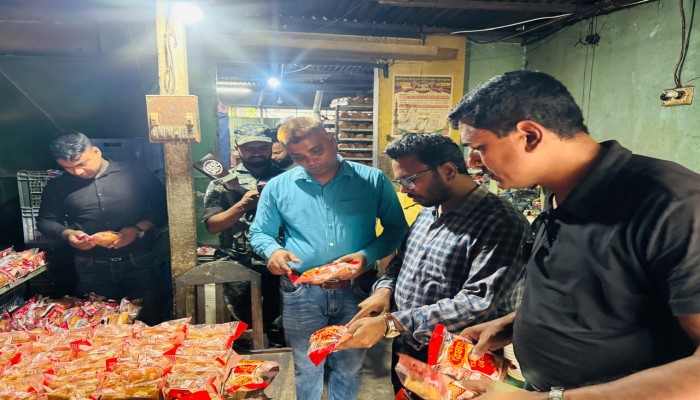 সিরাজগঞ্জে বেকারি কারখানায় ভোক্তা অধিদপ্তরের যৌথ অভিযান, ১০ হাজার টাকা জরিমানা