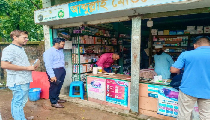 কেন্দুয়ায় মোবাইল কোর্টে চার ওষুধ ব্যবসায়ীকে ২০ হাজার টাকা জরিমানা