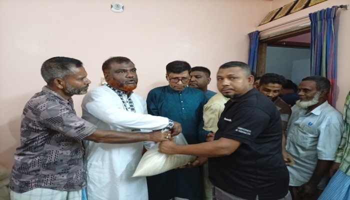 বোয়ালখালী পৌরসভায় ৬০০ পরিবারে ত্রাণ বিতরন