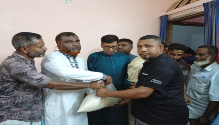 বোয়ালখালী পৌরসভায় ৬০০ পরিবারে ত্রাণ বিতরন