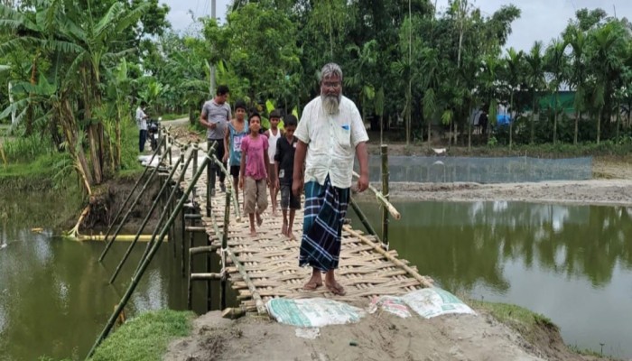 সংবাদ প্রকাশের পর উদ্যোগ, গোড়কমন্ডলে নির্মাণ হলো ৭০ ফুট বাঁশের সাঁকো