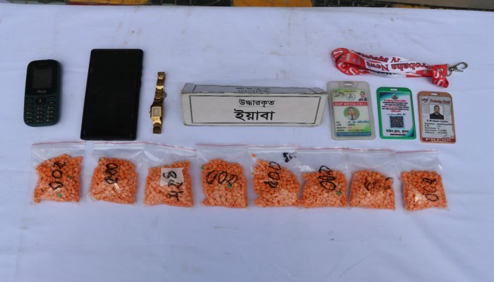 খুলনা সদরের মিয়াপাড়া এলাকায় বিশেষ অভিযান চালিয়ে ৩,৯৫৮ পিচ ইয়াবা ট্যাবলেটসহ চারজন মাদক ব্যবসায়ীকে গ্রেফতার করেছে র‍্যাব-৬, সদর কোম্পানি