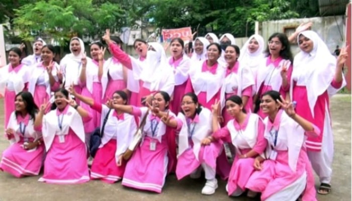 বরিশাল শিক্ষাবোর্ডে পাশের হার ও জিপিএ ফাইভে  এগিয়ে মেয়েরা