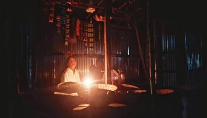 কুড়িগ্রামে টানা লোডশেডিং; ২৪ ঘণ্টায় ৬-৭ ঘণ্টাও মিলছে না বিদ্যুৎ, জনজীবন বিপর্যস্ত