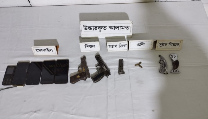 রাজধানীর কদমতলী এলাকায় ম্যাগাজিনসহ ০১ টি বিদেশী পিস্তল, ০৩ রাউন্ড গুলি ও দেশীয় অস্ত্রসহ ০৪ জন অস্ত্রধারী’কে গ্রেফতার করেছে র‌্যাব-১০