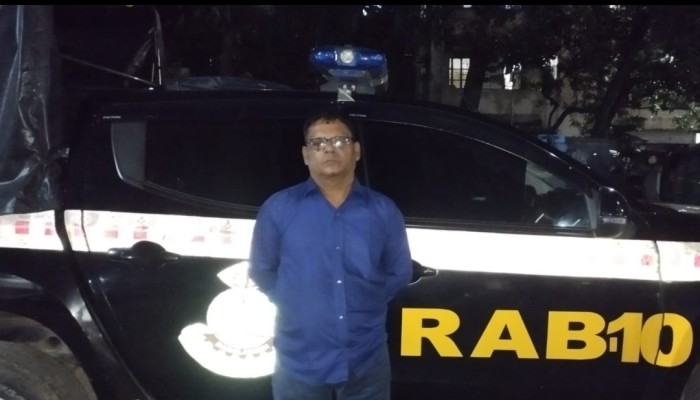 বিশেষ ক্ষমতা আইনের মামলায় ০৫ বছরের সাজা ওয়ারেন্টভুক্ত আসামি বাদল হক (৫৯)’কে ঢাকার কেরানীগঞ্জ হতে গ্রেফতার করেছে র‌্যাব-১০
