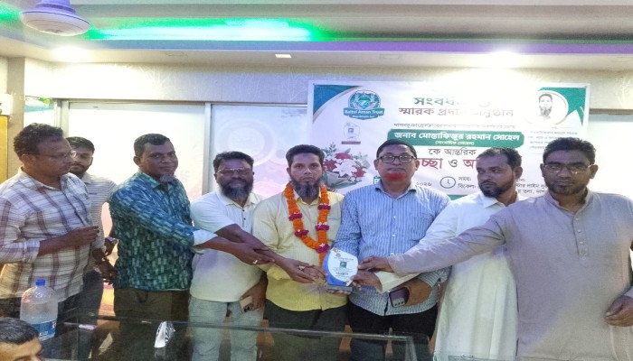 সাংবাদিক সোহেলকে সংবর্ধনা ও স্মারক প্রদান