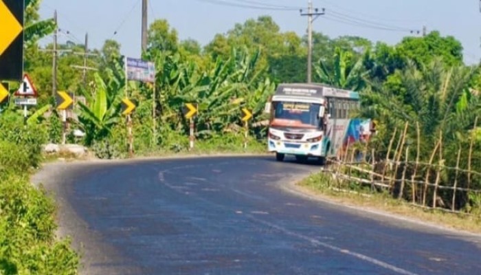 ঢাকা-বরিশাল-কুয়াকাটা মহাসড়কের ৭০ বাঁকে ‘মৃত্যুফাঁদ’