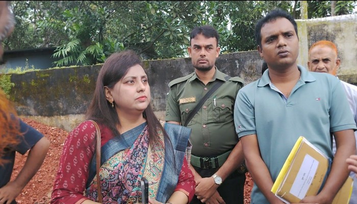 কেন্দুয়ায় অনুমোদন ছাড়াই নির্মাণকাজ, ইউএনওর পরিদর্শনে ব'ন্ধ