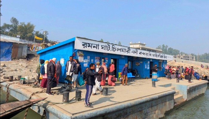 চিলমারী নদীবন্দর; বছরে কোটি কোটি টাকা রাজস্ব পেলেও যাত্রীসেবা একেবারেই শূন্য