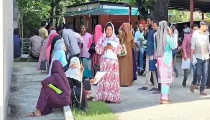 কুড়িগ্রামে নিয়োগ পরীক্ষা ছাড়াই ফ্যামিলি কার্ডের গণনাকারী হিসেবে নিয়োগ পেলো কর্মকর্তার ভাগনি
