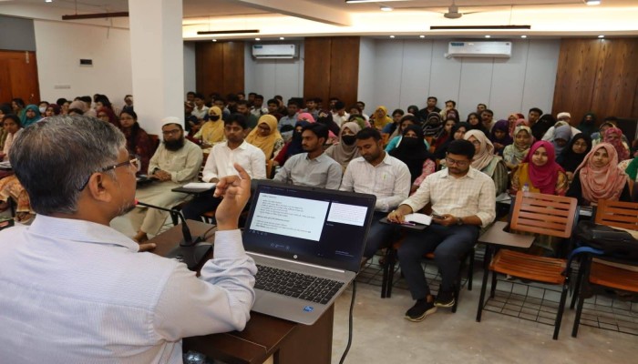 নবীনদের জন্য একাডেমিক দিকনির্দেশনা সেমিনার অনুষ্ঠিত খুলনা কৃষি বিশ্ববিদ্যালয়ে