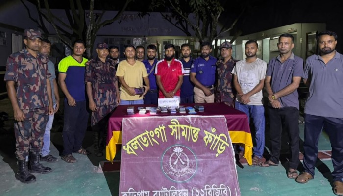 কুড়িগ্রামের ভূরুঙ্গামারীতে হাঁস-মুরগির খোঁ'য়াড়ে মিললো ৫৫টি চো'রাই মোবাইল সেট