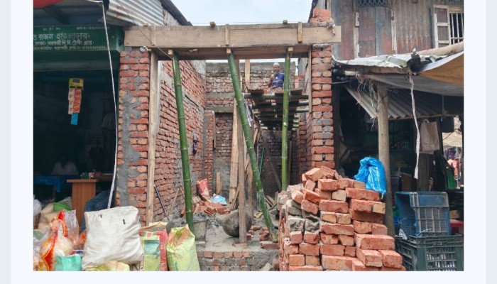 অনুমতি ছাড়াই কাঠালিয়াতে সরকারি জমিতে পাকা স্থাপনা নির্মাণের অ'ভিযোগ।
