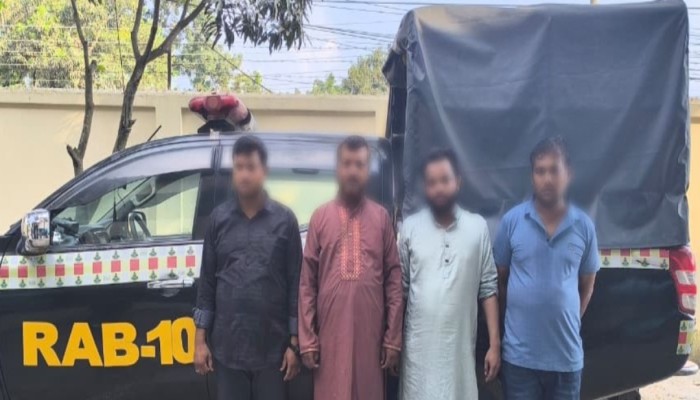 রাজবাড়ীর গোয়ালন্দঘাট থানা এলাকা হতে প্রায় ৮.৫ লক্ষ টাকা মূল্যমানের ৯৯ বোতল স্কাফ সিরাপ ও ১৮৭ বোতল