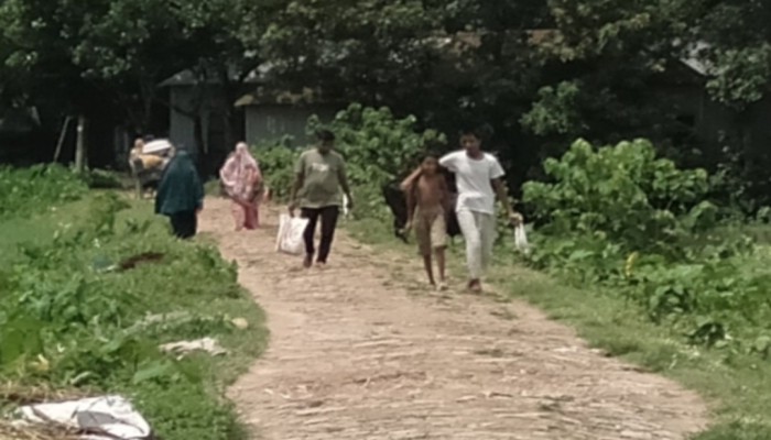 রায়গঞ্জের গ্রামপাঙ্গাসী কাঁচা সড়কটি পাকা চান এলাকাবাসী