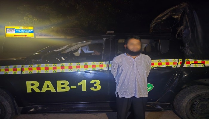 লালমনিরহাটে স্কুলছাত্রীকে ধ'র্ষণ, অ'ভিযুক্ত ক্লিনিক পরিচালককে গ্রে'ফতার করেছে র‌্যাব।