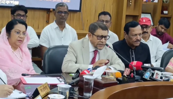 ফ্যা'সি'স্ট'দে'র দো'সর'রা'ই দেশে নানা ধরনের কৃত্রি'ম সং'ক'ট' তৈরি করছে: স্বাস্থ্যমন্ত্রী