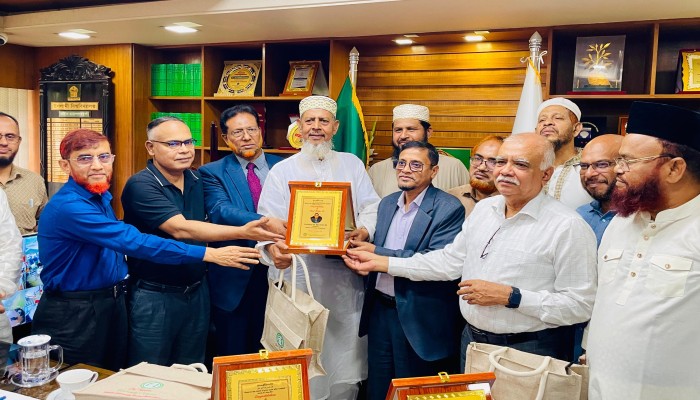 ইবি উপাচার্যের সঙ্গে অ্যালামনাই অ্যাসোসিয়েশনের সৌজন্য সাক্ষাৎ