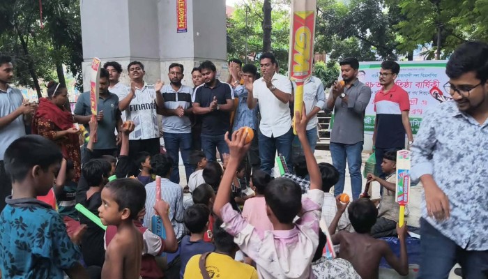পথশিশুদের খেলাধুলায় উৎসাহ দিতে ছাত্রদলনেতা বাসিতের ব্যতিক্রমী উদ্যোগ