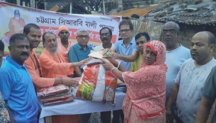 চট্টগ্রামে অগ্নিকান্ডে ক্ষতিগ্রস্তদের সহায়তা প্রদান