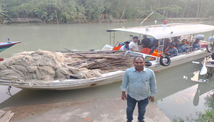​মেঘনা নদীর অভয়াশ্রম অভিযানে বিপুল পরিমাণ জাল ও খুটি জব্দ।