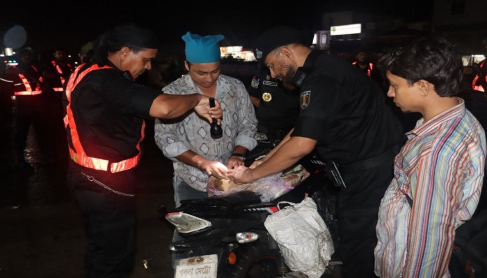 মহাসড়কে ডাকাতি ও ছিনতাই রোধে রোবাস্ট পেট্রোল, চেকপোষ্ট ও বিশেষ টহল পরিচালনা করছে র‌্যাব